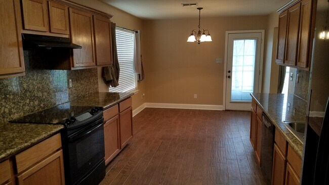 Building Photo - 40467 Hawthorne Dr