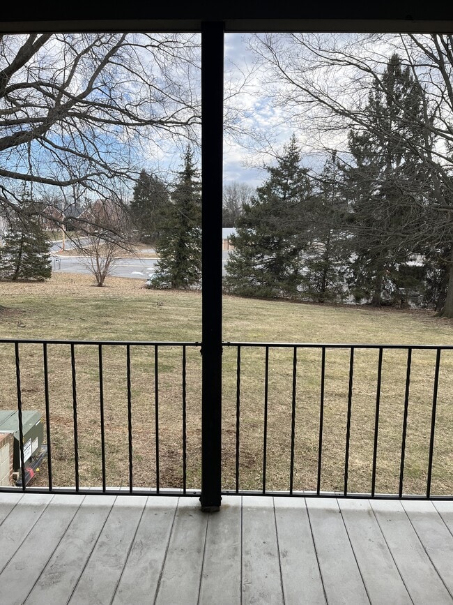 Building Photo - 611 Lincoln Way W