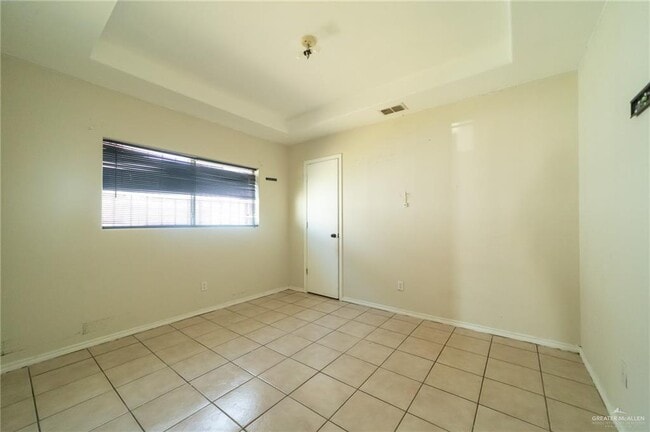 Building Photo - 407 Delia Ave