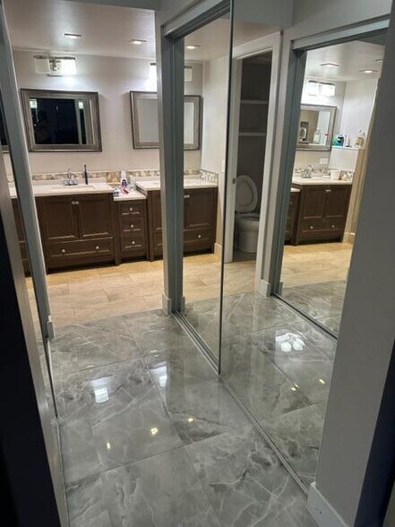 Building Photo - 5584 NW 59th Pl