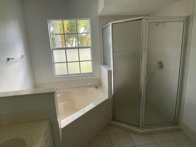 Building Photo - 3074 SW Savona Blvd