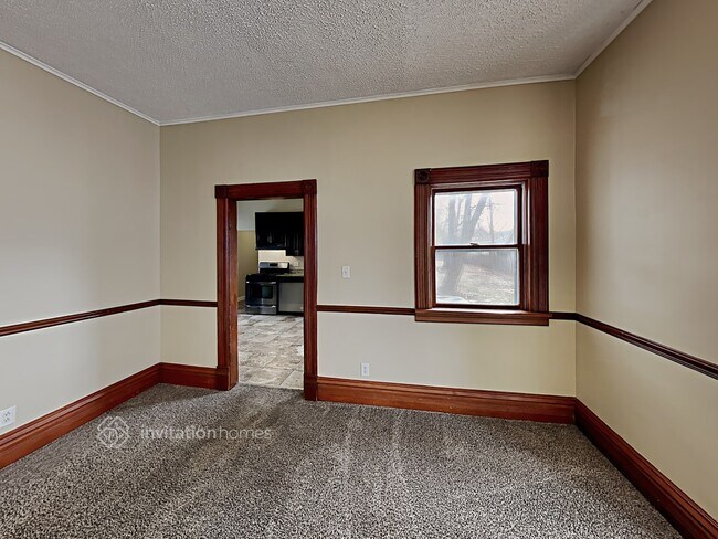 Building Photo - 424 E Park Ave