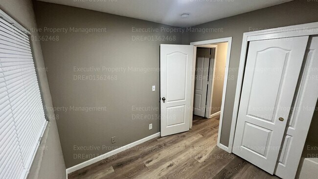 Building Photo - 730 S Haley St