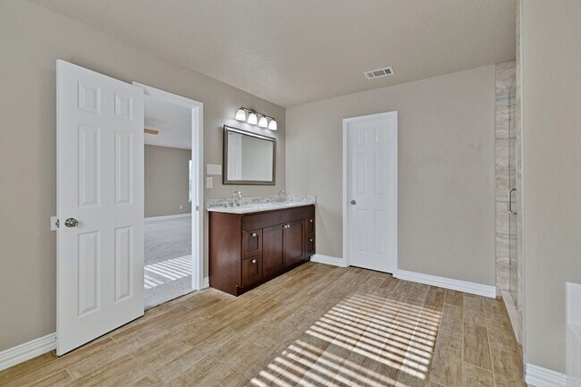 Building Photo - 6205 Winnebago Ct