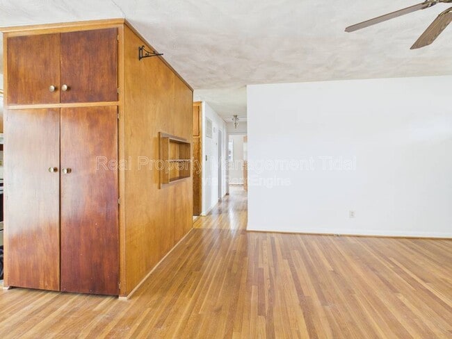 Building Photo - 47 Beaconsdale Ln