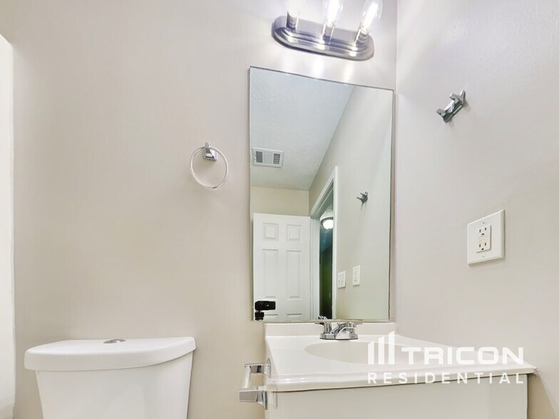 Building Photo - 2725 Archer Way