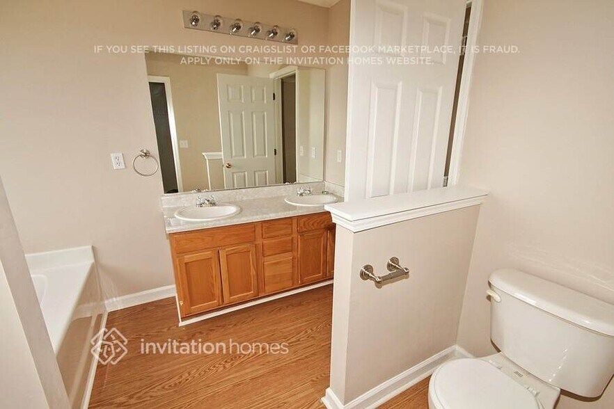 Building Photo - 1807 Summit Creek Way
