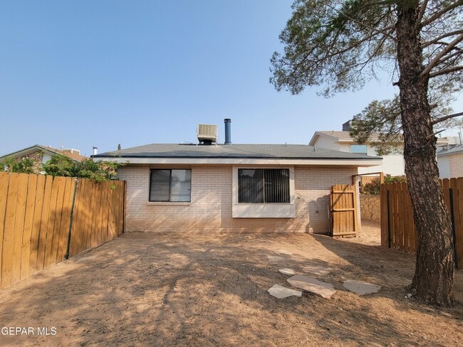 Building Photo - 11340 Lake Nasser Dr