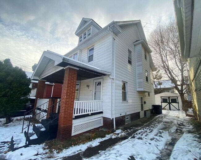 Building Photo - Welcome to your next home!