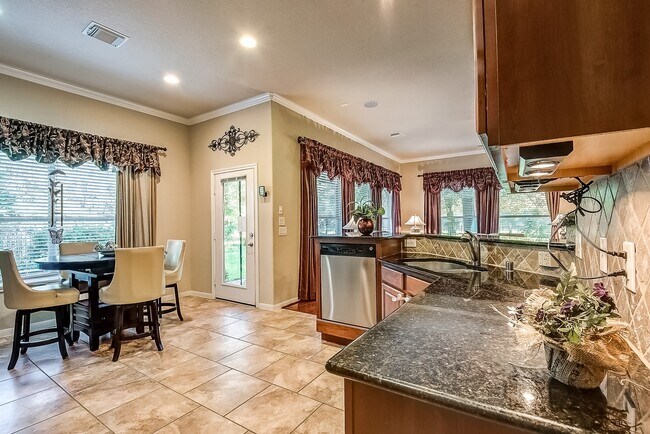 Building Photo - 18318 Hampton Hills Dr