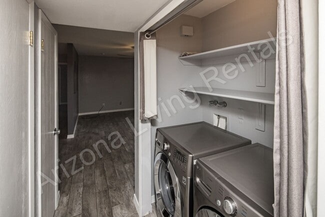 Building Photo - POOL HOME WITH CASITA