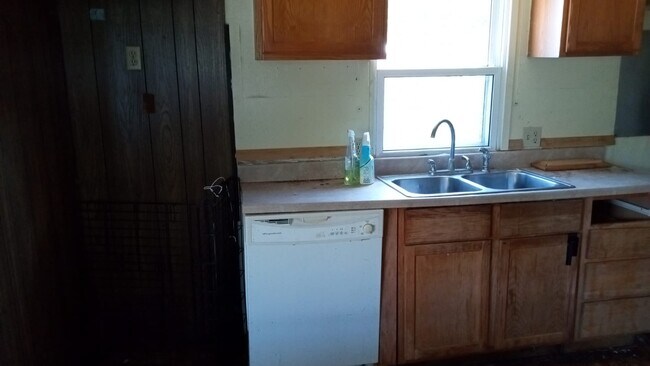 Building Photo - 710 Mill St