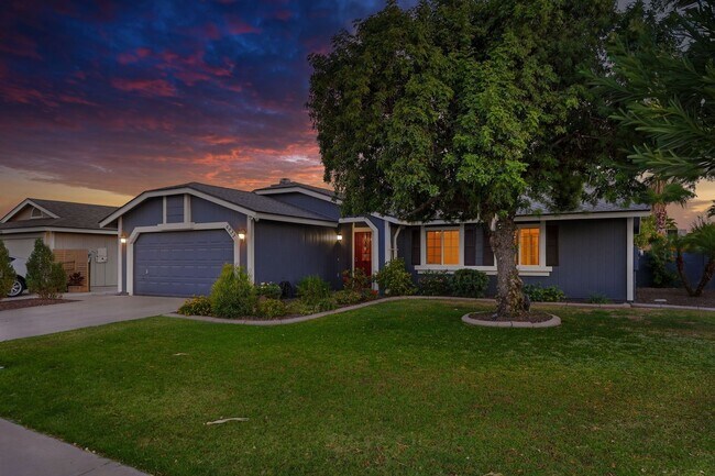 Building Photo - 4 Bed Home in Scottsdale Quarter!!