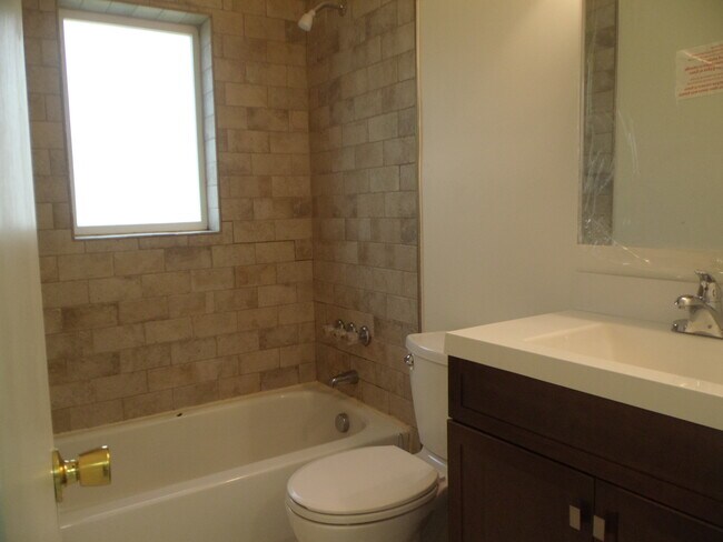 Building Photo - 2518 Etiwan Ave