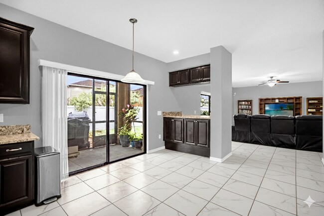 Building Photo - "Discover Spacious Elegance: 5-Bed, 3-Bath...