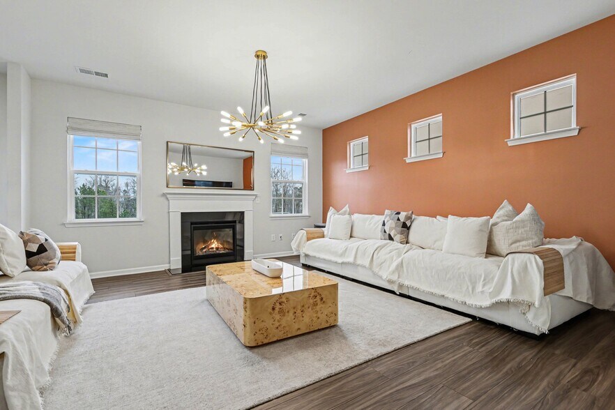 Building Photo - 15216 Lake Ridge Rd