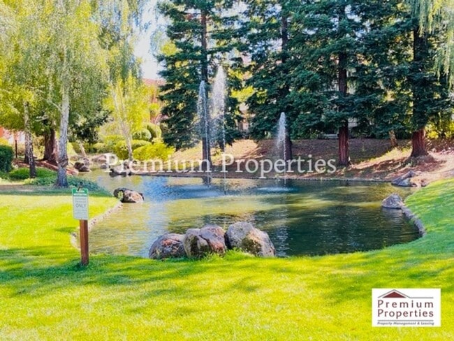 Building Photo - Beautiful 2BD/2BA Condo Unit in the Gated Community of Lakemont at Canyon Lakes- San Ramon