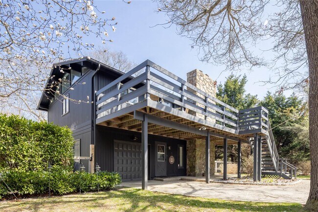 Building Photo - 10 Cedar Ave