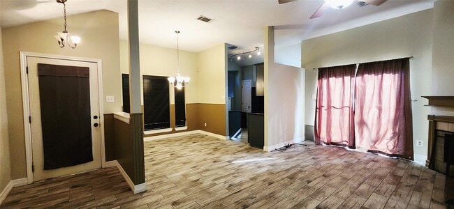 Building Photo - 213 Mango St