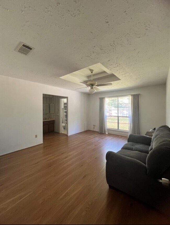 Building Photo - 3119 Jenny Dr
