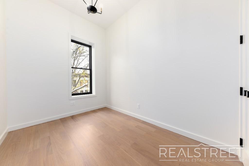 Building Photo - Stunning Brand New 3 Bed 2 Bath in Crown Heights Brownstone!