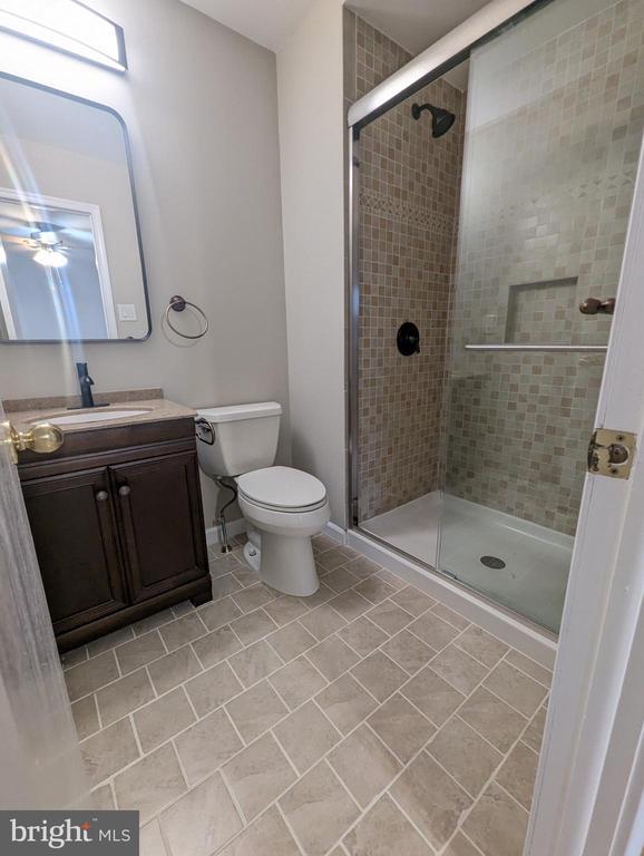 Building Photo - 988 Beechwood Pl