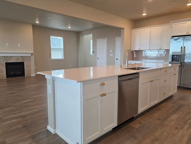 Building Photo - 4 Bedroom Home in Soundview Estates!