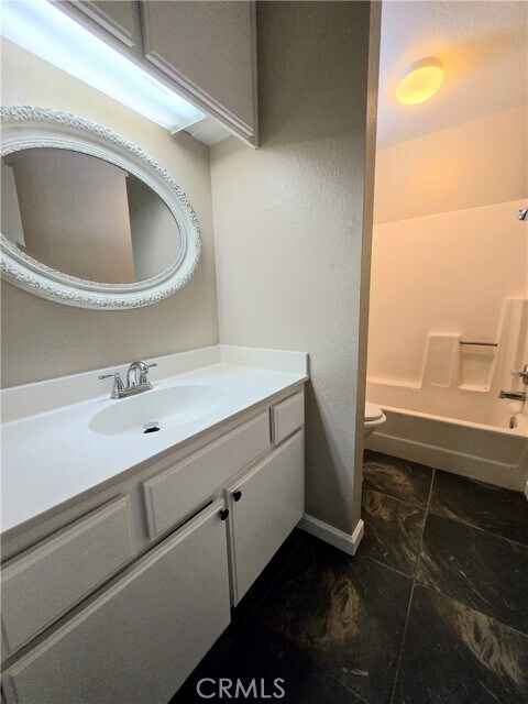 Building Photo - 3645 Country Oaks Loop