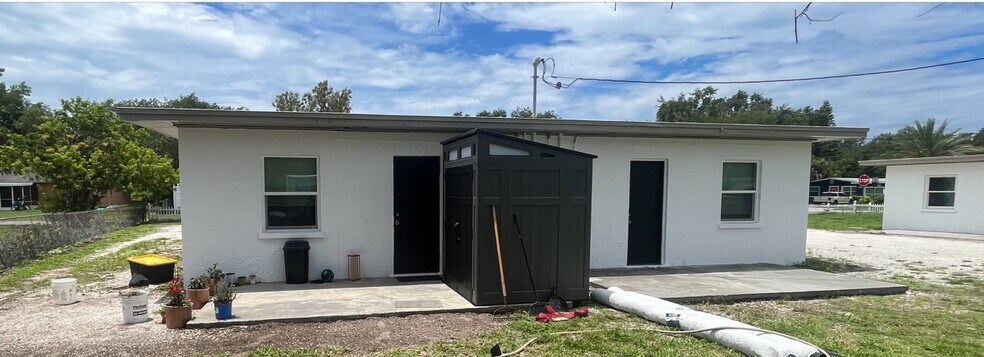 Building Photo - 474 Church St