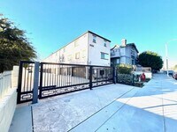 Building Photo - 9124 Huntington Dr