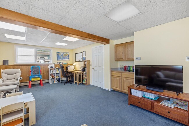 Building Photo - 94 Pullman St