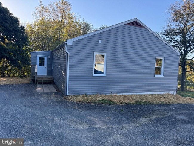 Building Photo - 124 Chandler Ct