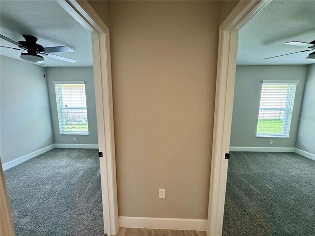 Building Photo - 102 Lynbrook Dr