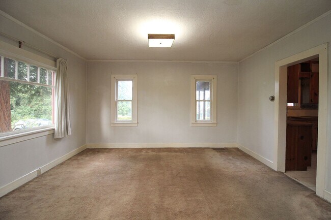 Building Photo - 3 Bed/1 Bath Craftsman Home – Oregon City