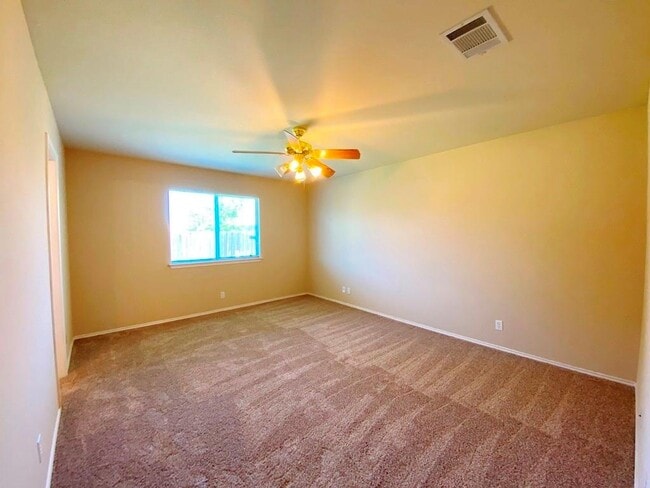Building Photo - 218 Jennifer Ln