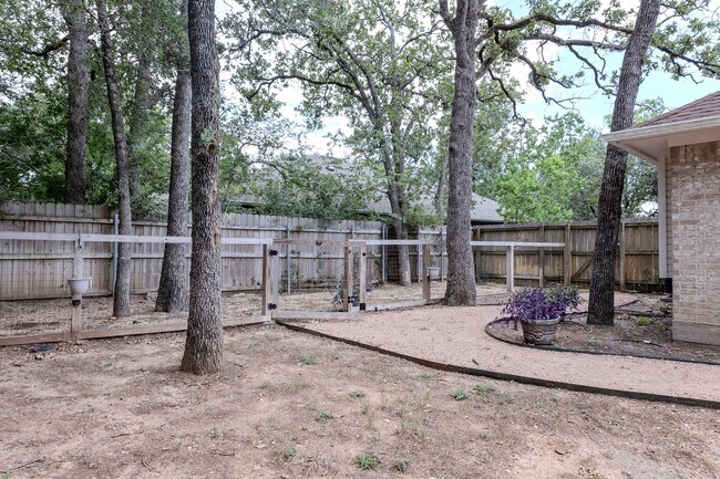 Building Photo - 2803 Pueblo Ct N