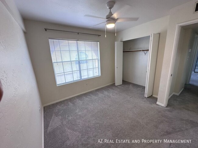 Building Photo - 1126 W Elliot Rd