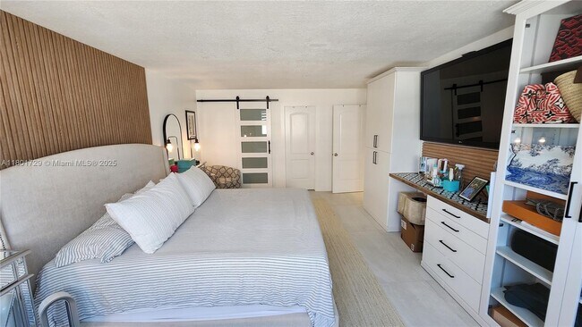 Building Photo - 1501 S Ocean Dr