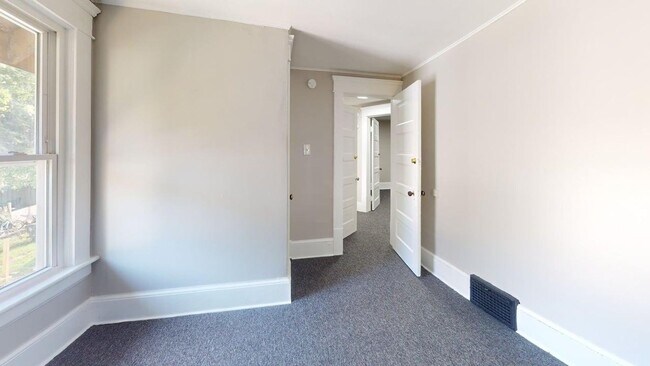 Building Photo - 837 Sumner St
