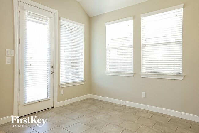 Building Photo - 13605 Northline Lake Dr