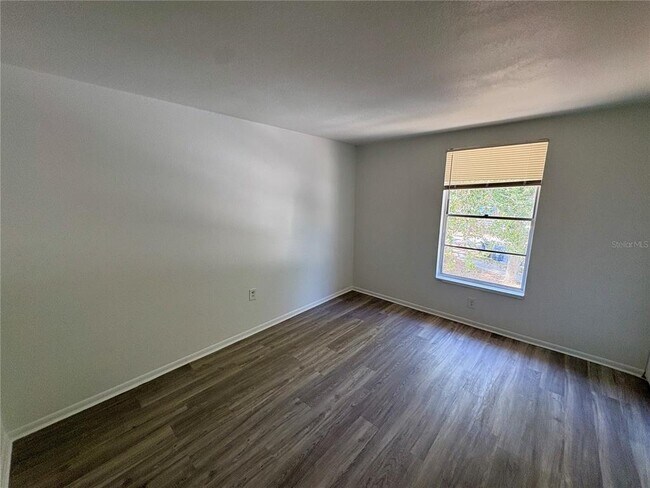 Building Photo - 305 57th Ave Dr E