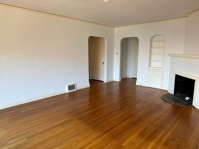 Building Photo - Beautiful, Pet Friendly Sausalito Cottage ...