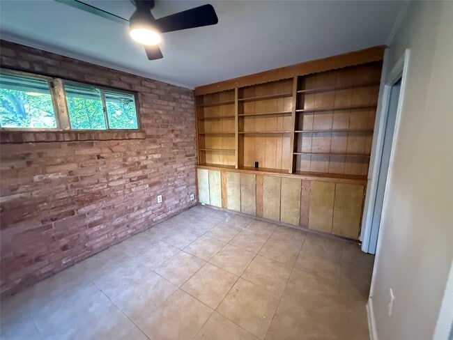 Building Photo - 6302 Thrush Dr