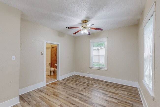 Building Photo - Available Mid-July! 3 Bedroom Home for Lea...