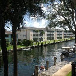 Building Photo - 1105 Lake Shore Dr