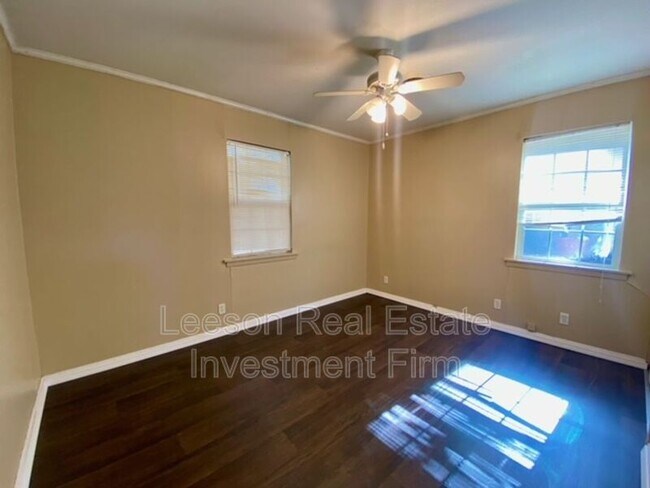 Building Photo - 9434 Woodcrest Dr