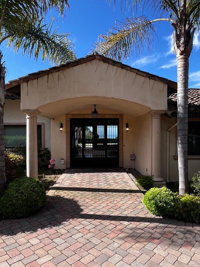 Building Photo - Montecito Property with a View and a Pool ...
