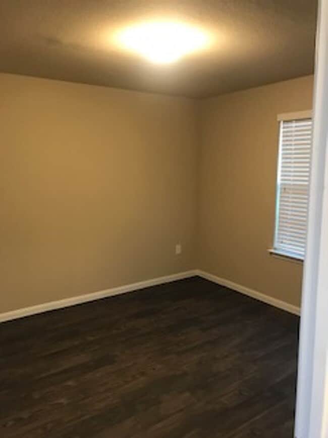 Building Photo - Great 4 Bedroom home with Open floor plan
