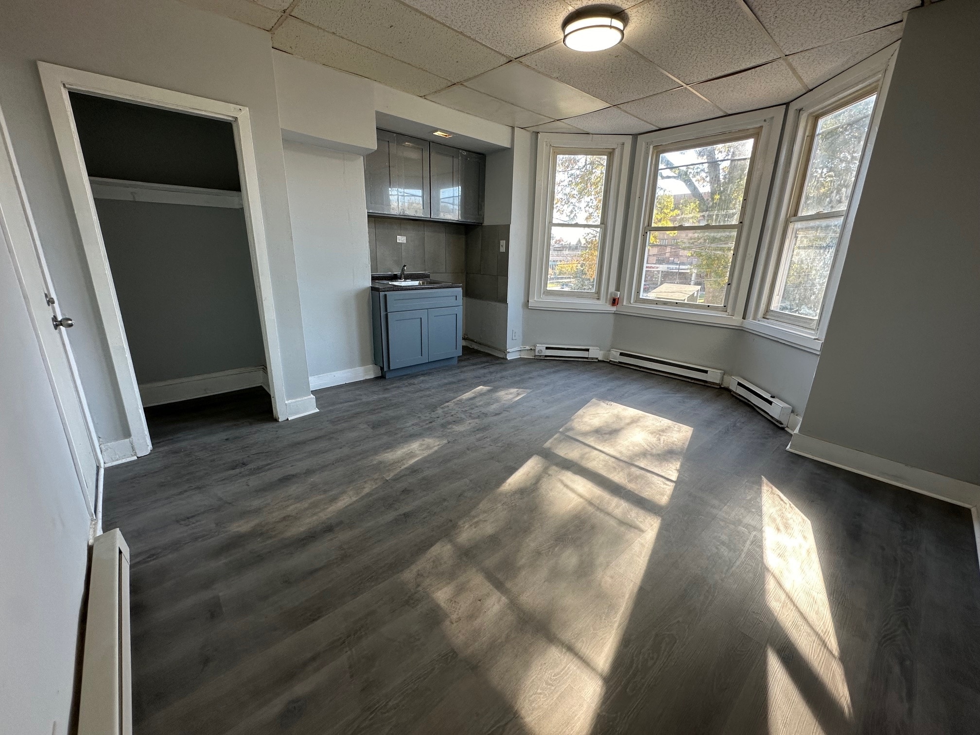 Unit 2F - 1521 Wakeling St
