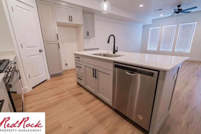 Building Photo - 3 Bedroom Townhome in Washington Fields wi...